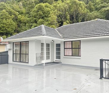 Family Living - Photo 3