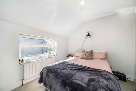 3 bedroom flat to rent - Photo 4