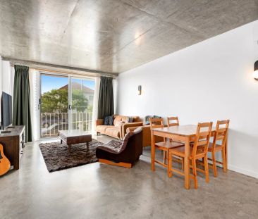 Stylish and Convenient Living in the Heart of Coorparoo - Photo 2