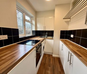 St. Andrew's Square, Surbiton, KT6 ground floor flat to rent - Photo 3