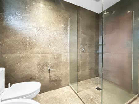 Spacious family home - Photo 2