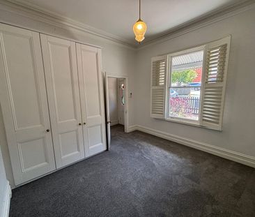 Charming Hawthorn Home with Modern Comforts - Photo 2