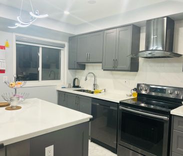 For Lease - 132 Bartley Drive, Toronto, Ontario - Photo 4