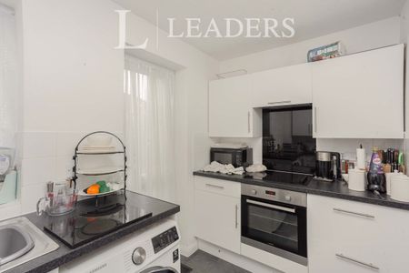 2 bedroom house to rent Perryfields, Burgess Hill, West Sussex, RH15 - Photo 5