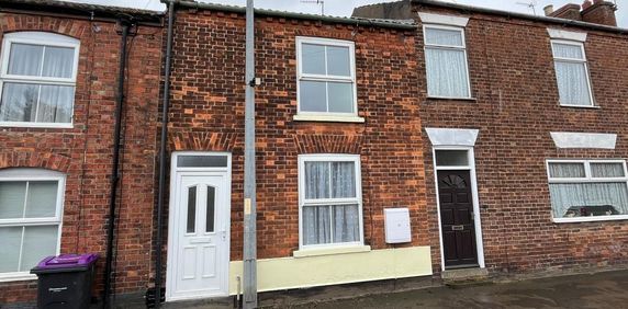 2 bedroom terraced house to rent - Photo 2