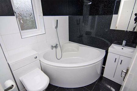 3 bedroom semi-detached house to rent - Photo 2