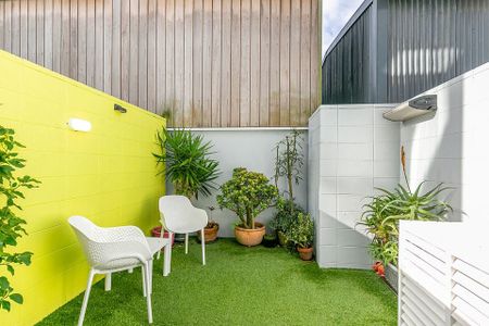 Short-Term Luxury in Te Aro – Just Bring Your Bag - Photo 2