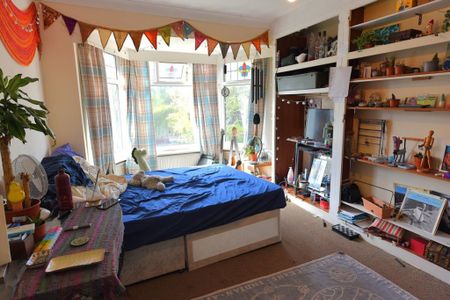 4 bedroom House in Becketts Park Crescent, Leeds - Photo 3
