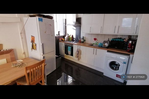 5 bedroom flat to rent - Photo 1