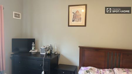 Lovely room to rent in 3-bedroom house in Crumlin, Dublin - Photo 5