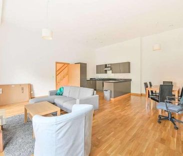 High Street, Stratford, E15 - Photo 3