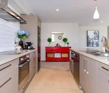 HALSWELL - FOUR BEDROOM HOME + PLUS STUDY, THREE BATHROOMS, HEAT PU... - Photo 2