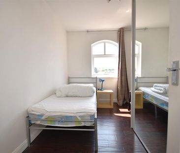 South Pier Road, Ellesmere Port - Photo 3