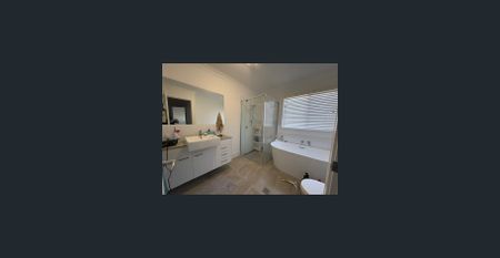 Modern Three-Bedroom Townhouse - Photo 3