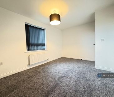 2 bedroom flat to rent - Photo 2