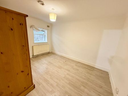 4 bedroom detached bungalow to rent - Photo 2