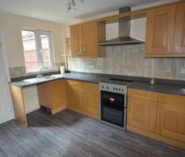 2 bedroom terraced house to rent - Photo 4