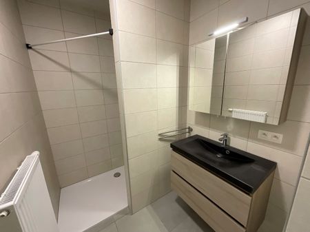 Recent 2-slaapkamer appartement met autostaanplaats - Photo 5