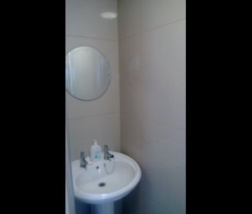 Room in a Shared House, Chapter Road, NW2 - Photo 6