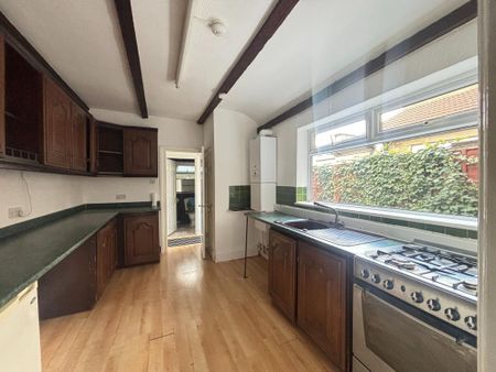 4 bedroom flat to rent - Photo 5