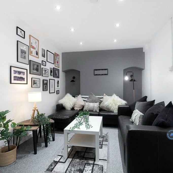 4 bedroom terraced house to rent - Photo 1