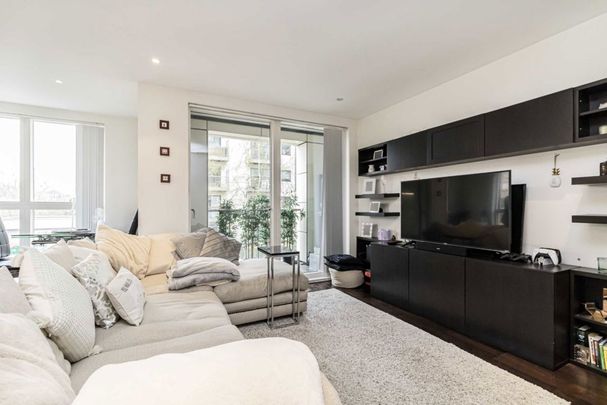 Pump House Crescent, TW8, London - Photo 1