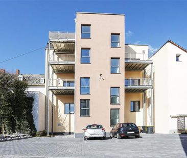 Stilvolle 2-ZKB im Dachgeschoss mit Einbauküche und Balkon - Photo 3