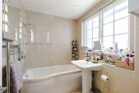 One Bedroom Duplex Mews House on This Quiet Cobbled Mews - Photo 5