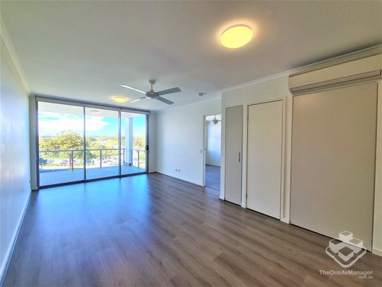 Extra Large 2 Bedroom Apartment - Photo 1