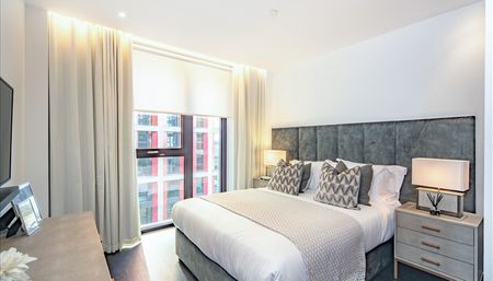 Luxurious 2-Bed, 2-Bath Apartment with Winter Garden in Nine Elms Thornes House SW11 7AG - Photo 4