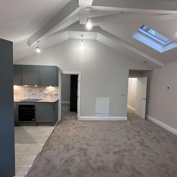 Bridge Road, Hampton Court Village, East Molesey, KT8 - Photo 1