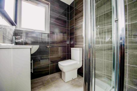 6 Beds 5 Baths - Photo 5