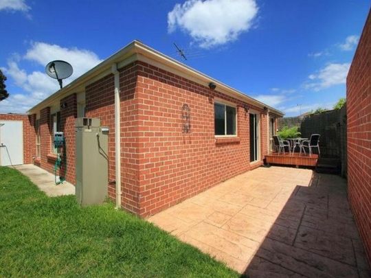 LARGE 3 BEDROOM UNIT WITH DOUBLE GARAGE - Photo 1