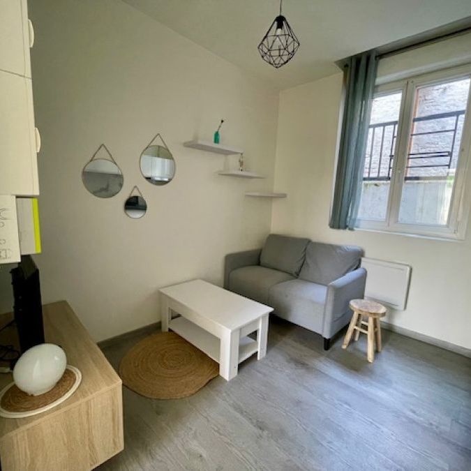 EN CENTRE VILLE JOLI MEUBLE AVEC PETITE COUR - Photo 1