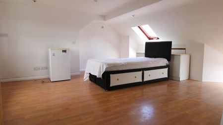 4 bedroom semi-detached house to rent - Photo 5