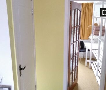 Room in a 2-Bedroom apartment for rent in Ballygall, Dublin - Photo 6