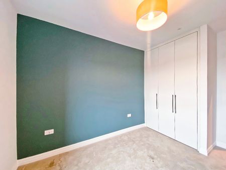 Pembroke Broadway, Camberley, Surrey, GU15 - Photo 5