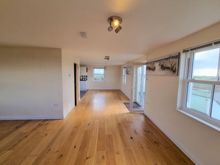 4 bedroom detached house to rent - Photo 2