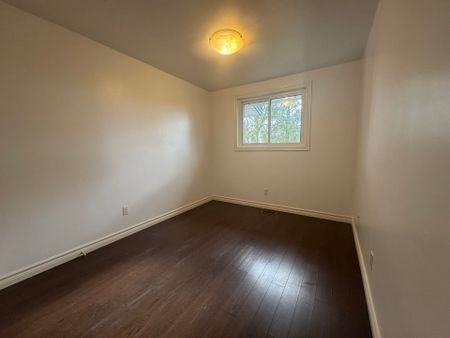 For Lease - 5852 FRONTENAC Street Unit# 8, Niagara Falls, Ontario - Photo 4