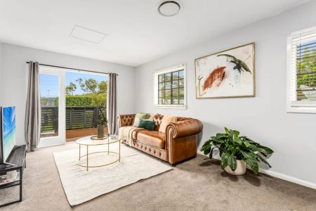 Modern Family Home - Photo 2