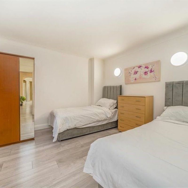 Edgware Road, London, W2 - Photo 1