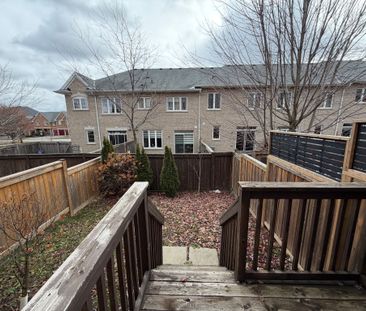 For Lease - 3 Mazarine Lane, Richmond Hill, Ontario - Photo 3