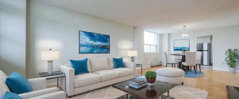 Queen Margaret I | 11 Margaret Avenue, Kitchener - Photo 1