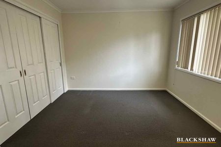 Spacious 3 - Bedroom Home in Prime Location! - Photo 3