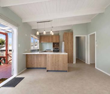 46 Winstone Road, Mount Roskill - Photo 2
