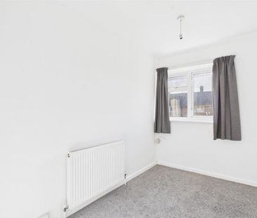 3 bedroom end of terrace house to rent - Photo 4