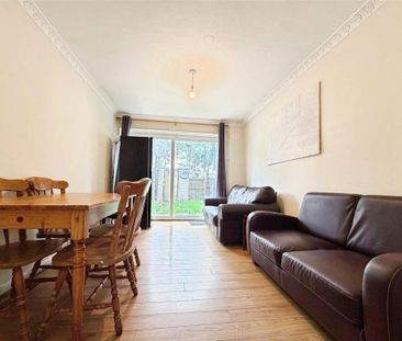 4 bedroom end of terrace house to rent - Photo 1