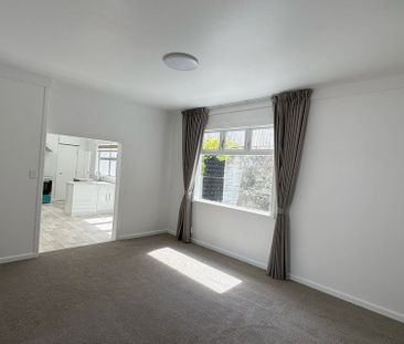 2-3 bedroom house. Close to shops and bus. - Photo 5