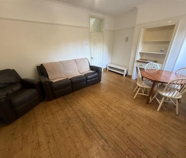 4 bedroom terraced house to rent - Photo 3