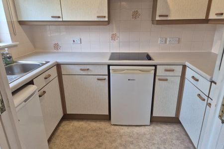 Chapelfields, FRODSHAM - Photo 4